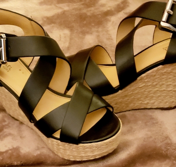 ****SOLD****      Michael Kors Black Leather Wedges - Picture 2 of 9